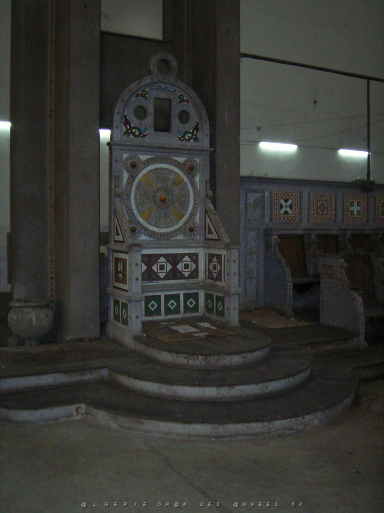 090-ORAN-Juin06-interieur de la cathedrale.jpg - Unicode